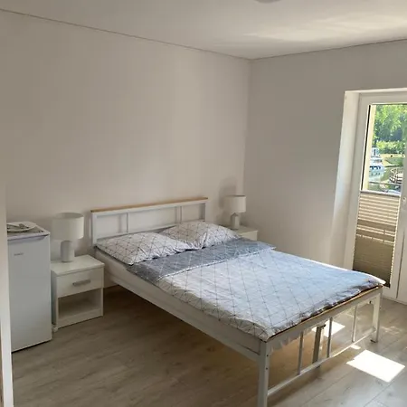 Anna Centrum-pokoje Przy Plazy Konukevi 3*